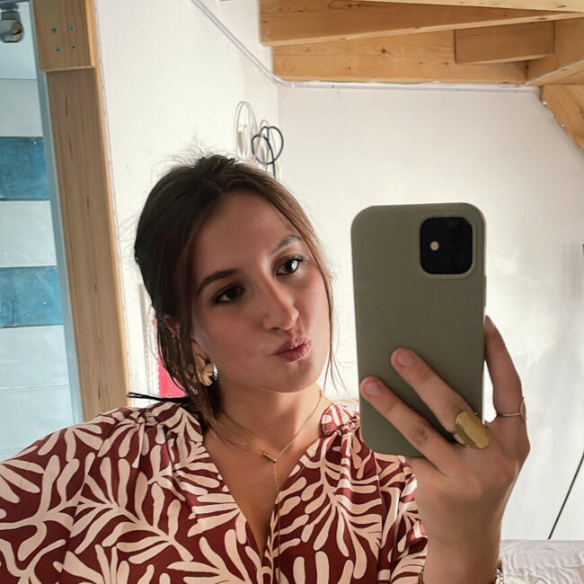 Babysitter in Bayonne: Laura