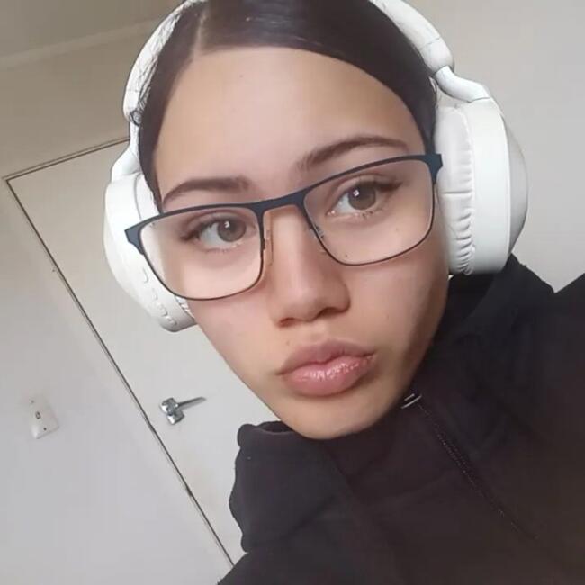 Babysitter in Whanganui: Mezmerize