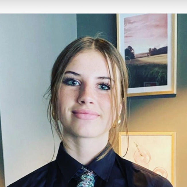 Babysitter in Roujan: Maud