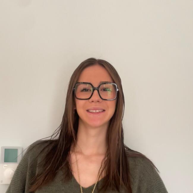 Babysitter in Loupes: Lena