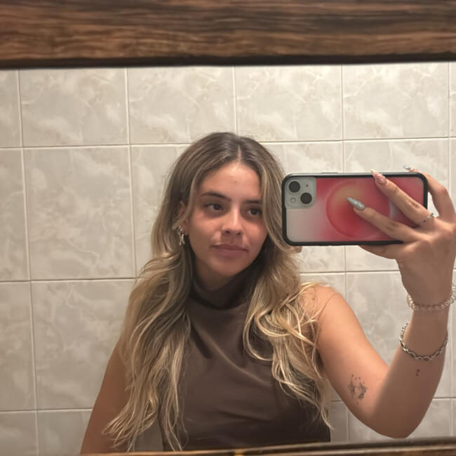 Babysitter in Sydney: Bella