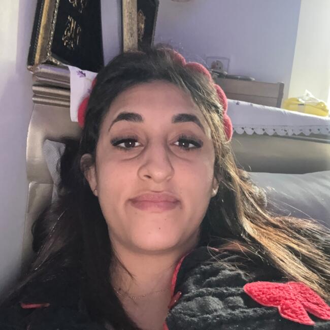 Babysitter in Casablanca: راضية