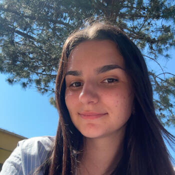 Babysitter in Penta-di-Casinca: Julia