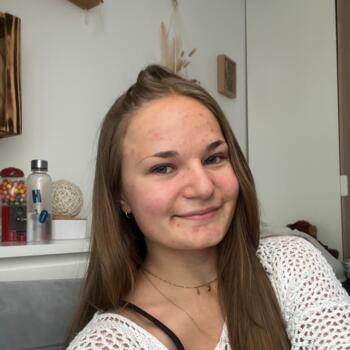 Babysitter in Favières (Centre-Val de Loire): Ambre