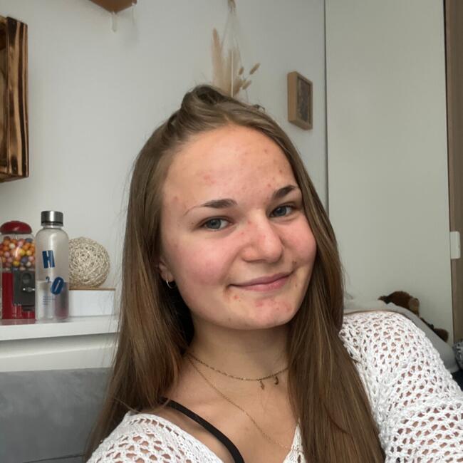 Babysitter in Favières (Centre-Val de Loire): Ambre