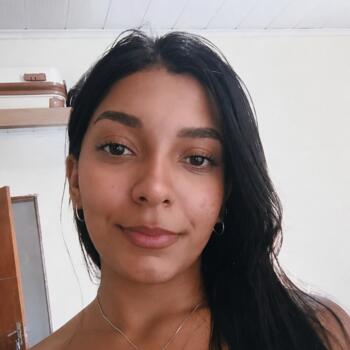 Babá em Brasília: Anne Vitória
