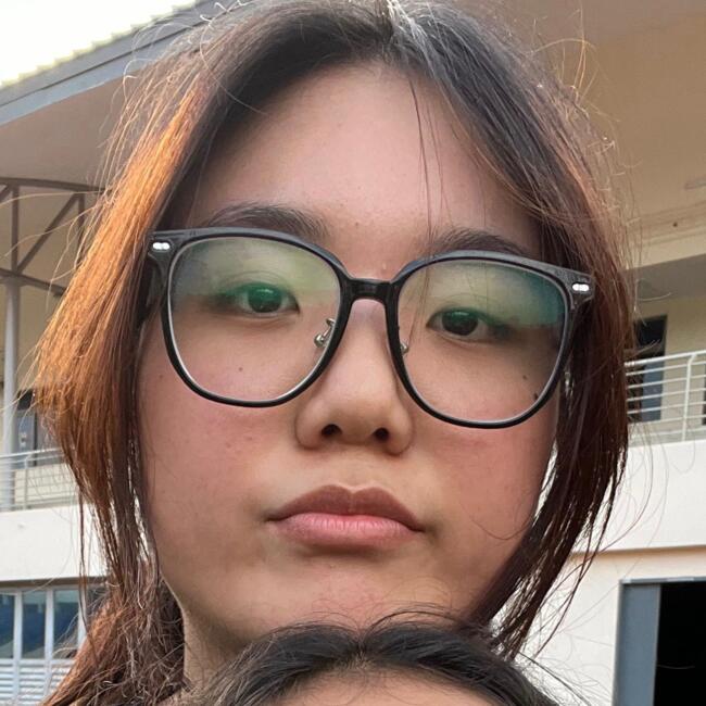 Babysitter in Singapore: Chloe