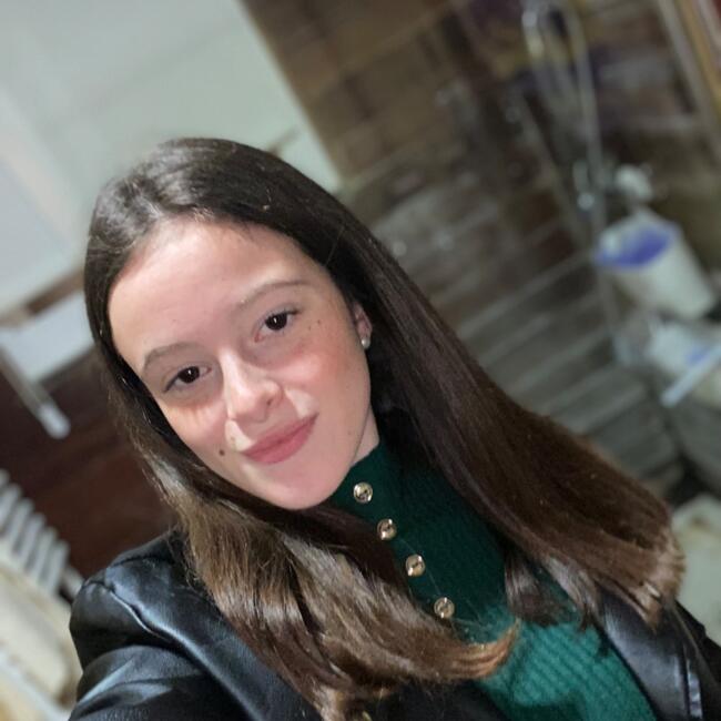 Canguro en Mairena del Alcor: Noemi