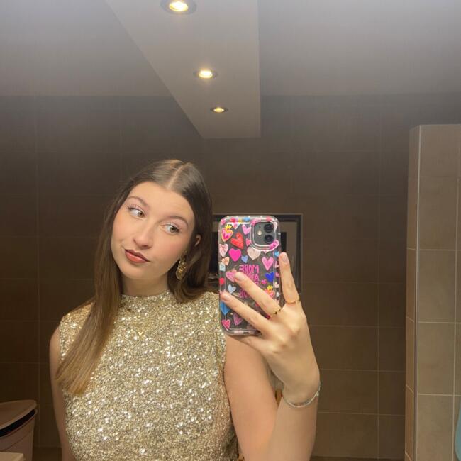 Babysitter in Manage: Alicia