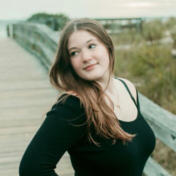 Babysitter in Chicopee: Sydney