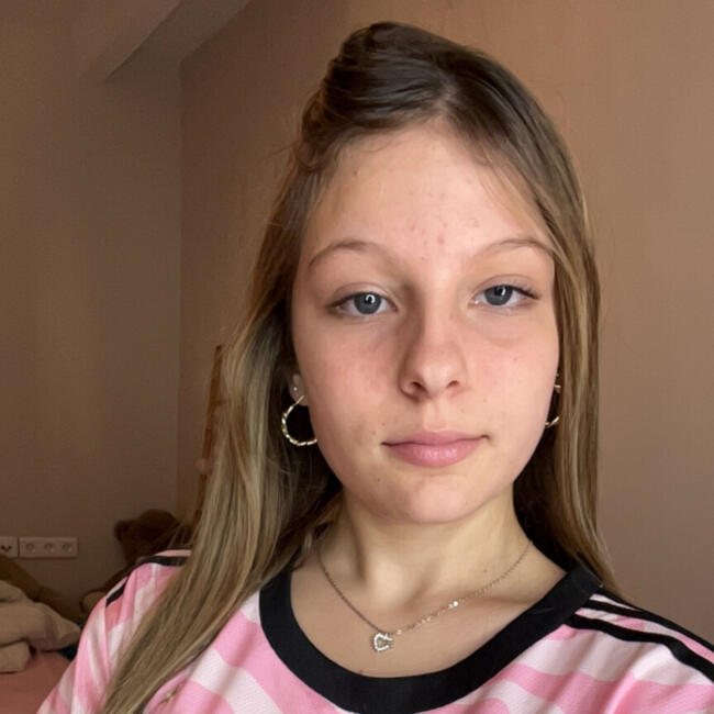 Babysitter in Laneuveville-aux-Bois: Emma