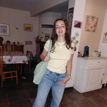 Babysitter Saint-Aubin-du-Cormier: Lucy
