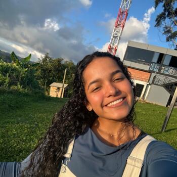 Babysitter in São João da Madeira: Nicolle