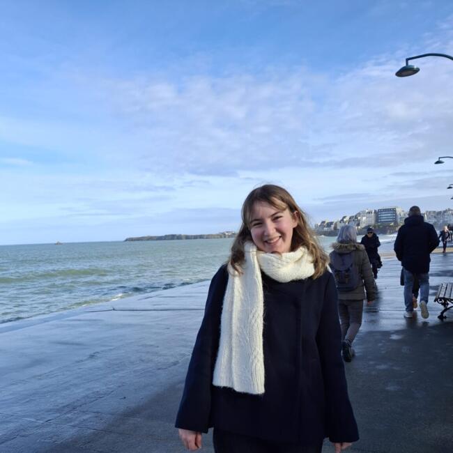 Babysitter in Saint-Malo: Maora