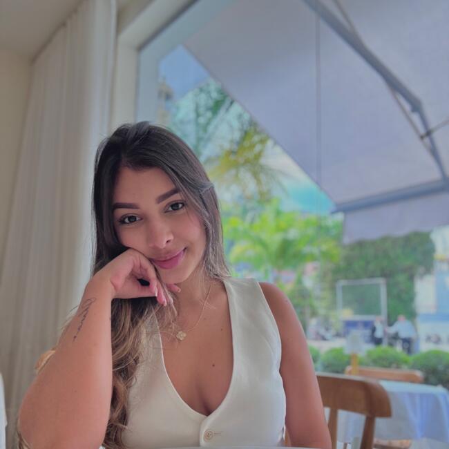 Baby-sitter in Laval: Camila