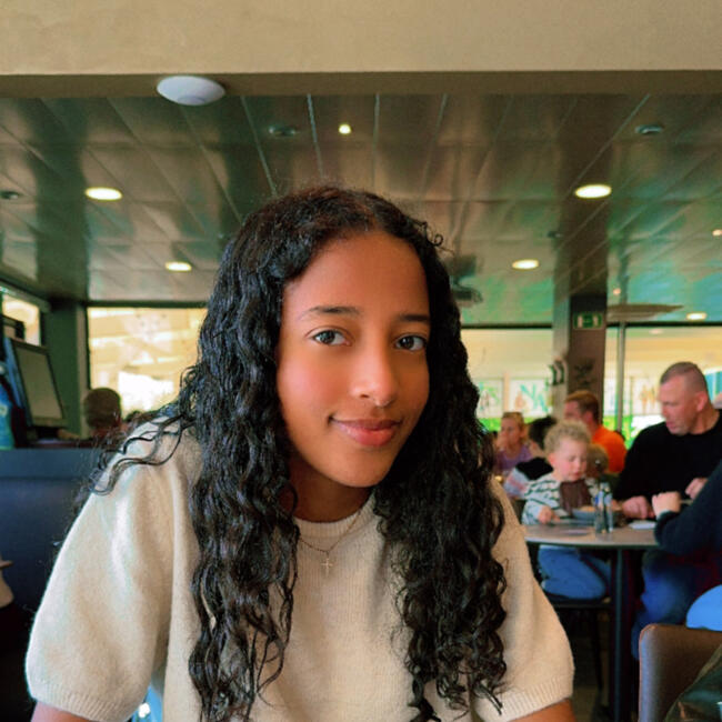 Babysitter in Berchem (Oost-Vlaanderen): Stela