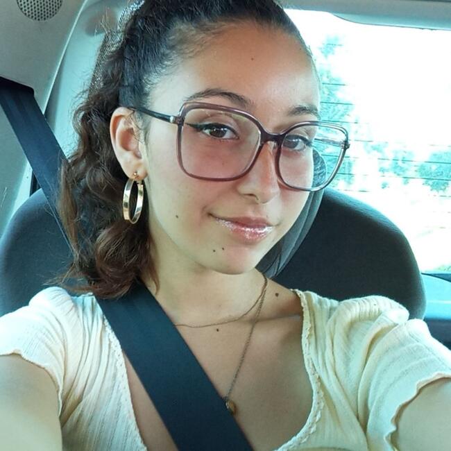 Babysitter in Sète: Dounia