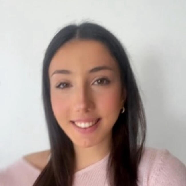 Babysitter in Bordeaux: Angelina