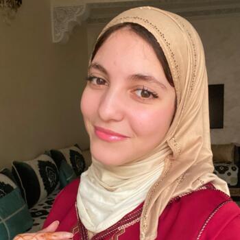 مربية أطفال في طنجة: Aya