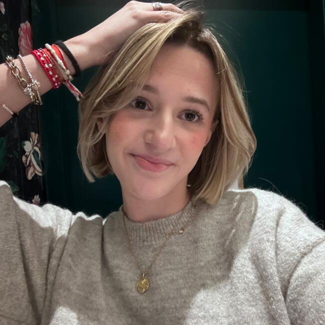 Babysitter in Saint-Etienne: Nina