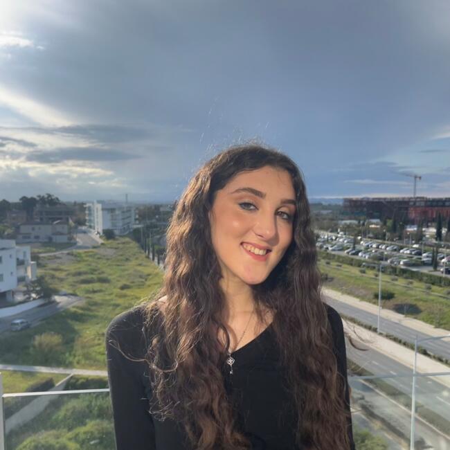 Stróvolos bölgesinde bebek bakıcısı: Lana