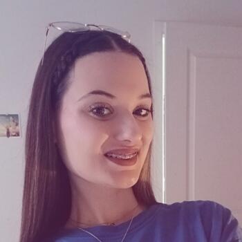 Babysitter in Saint-Broing-les-Moines: Alicia