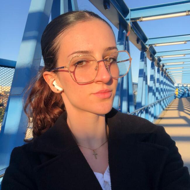 Babysitter in Boulogne-Billancourt: Chloé