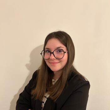 Babysitter in Saint-Loup-Géanges: Camille