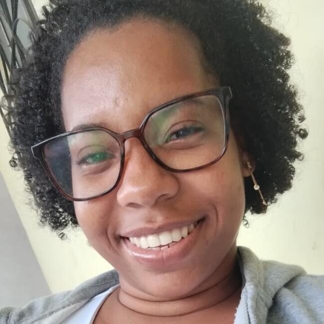 Babysitter in Salvador: Izy