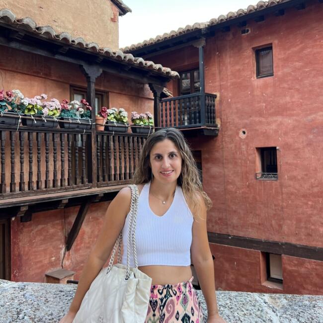 Canguro en Castellón de la Plana: Lara