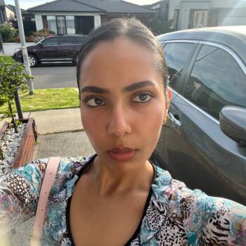 Babysitter Melbourne: Riyana