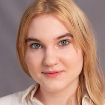 Babysitter in Budapest: Dóra Luca