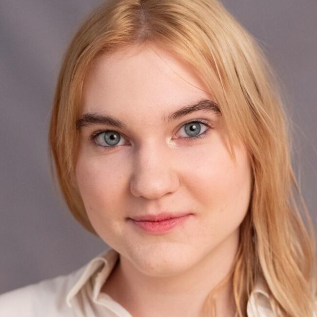 Babysitter in Budapest: Dóra Luca