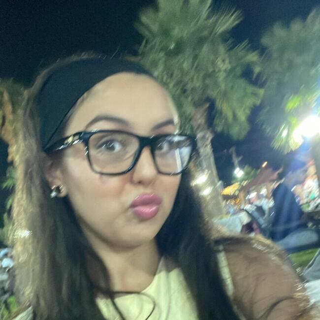 Babysitter a Canzo: Yousra