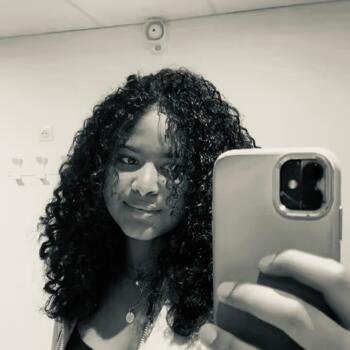 Babysitter in Valognes: Sharon