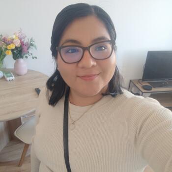 Babysitter in Bron: Leslie