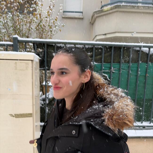 Babysitter in Villeneuve-Saint-Georges: Maissa