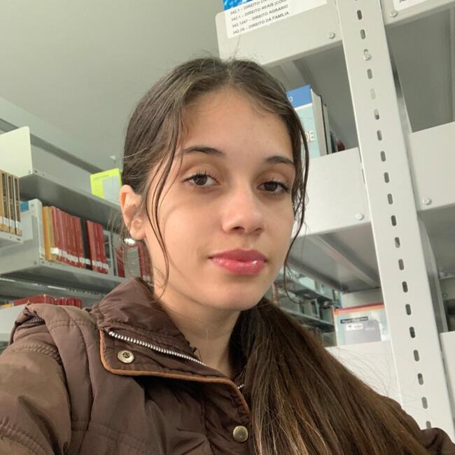 Babysitter in Francisco Beltrão: Amanda