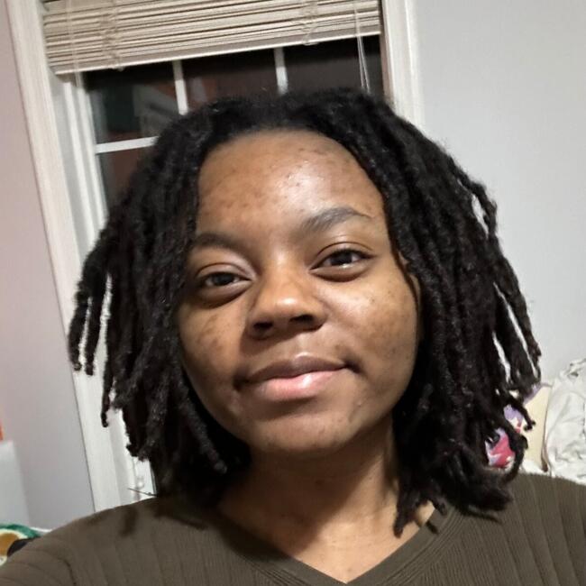 Babysitter in Alexandria: Adrienne