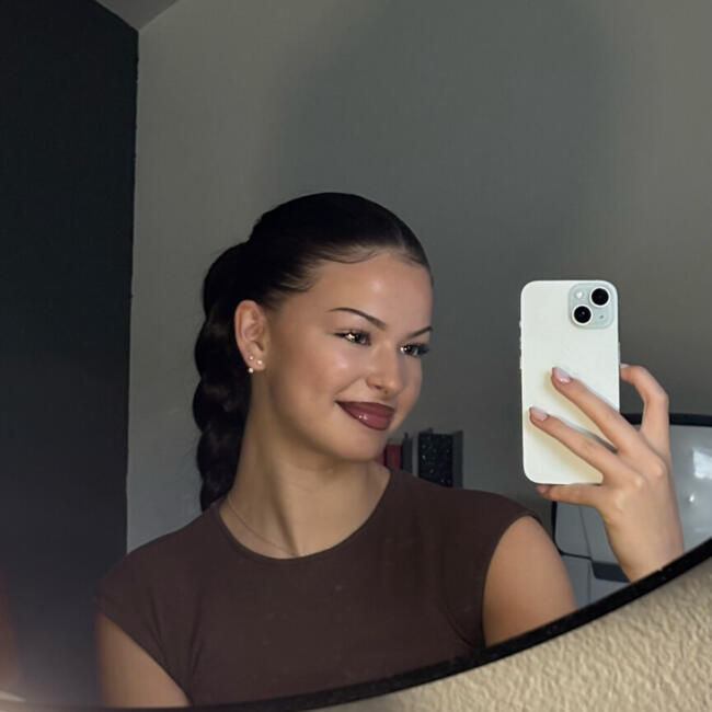 Babysitter in Kočevje: Dina