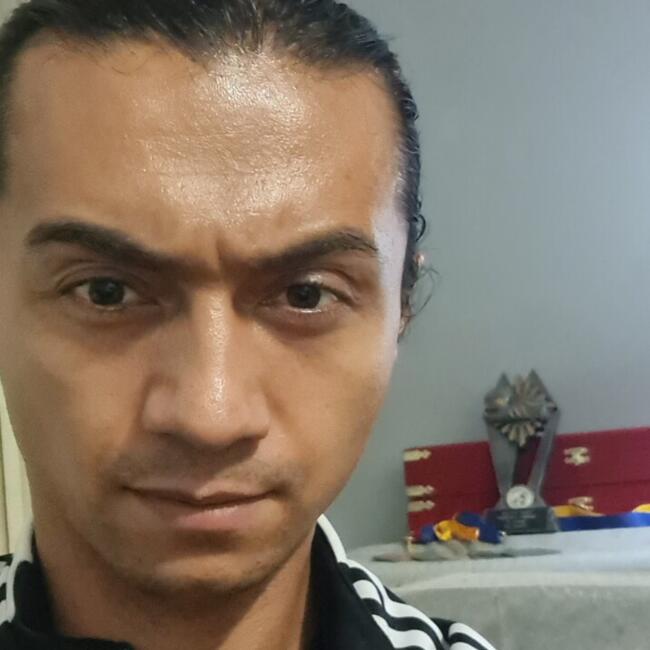 Babysitter in Adelaide: Aizezi