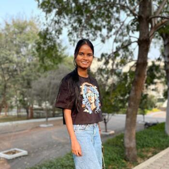 पुणे में आया: Sharvari