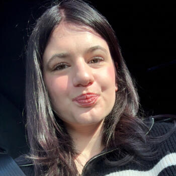Babysitter in Clinton (Missouri): Nora