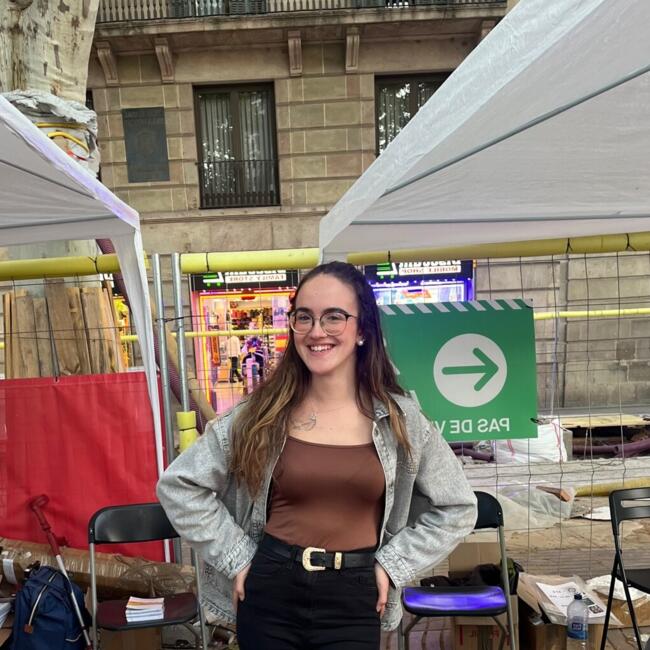 Canguro en Badalona: Ylenia
