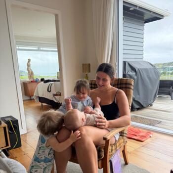 Babysitter in Auckland: Lola