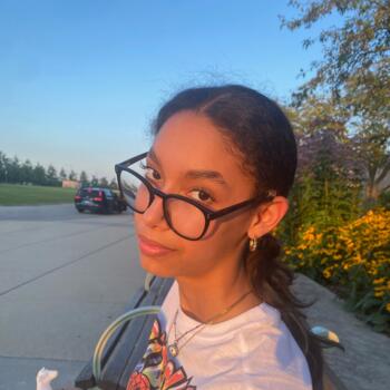 Babysitter Bolingbrook: Mya