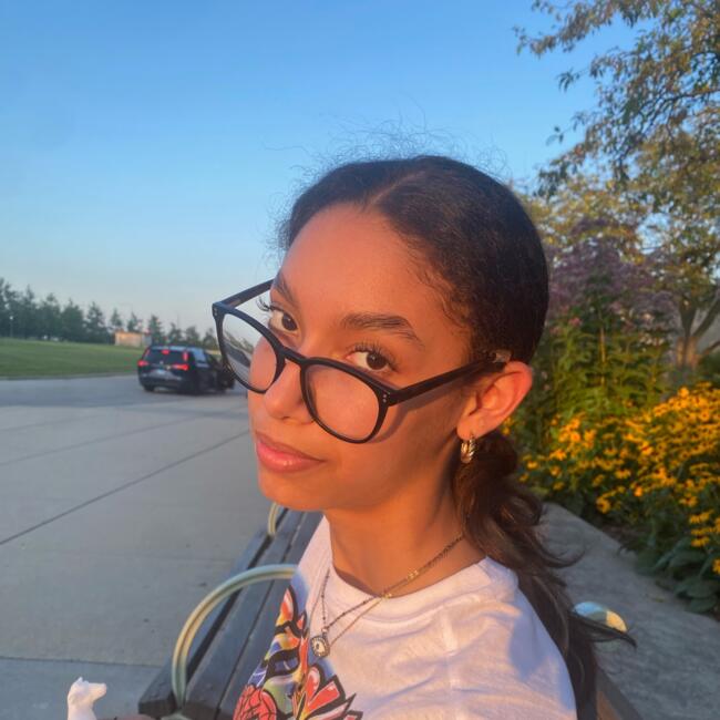 Babysitter in Bolingbrook: Mya