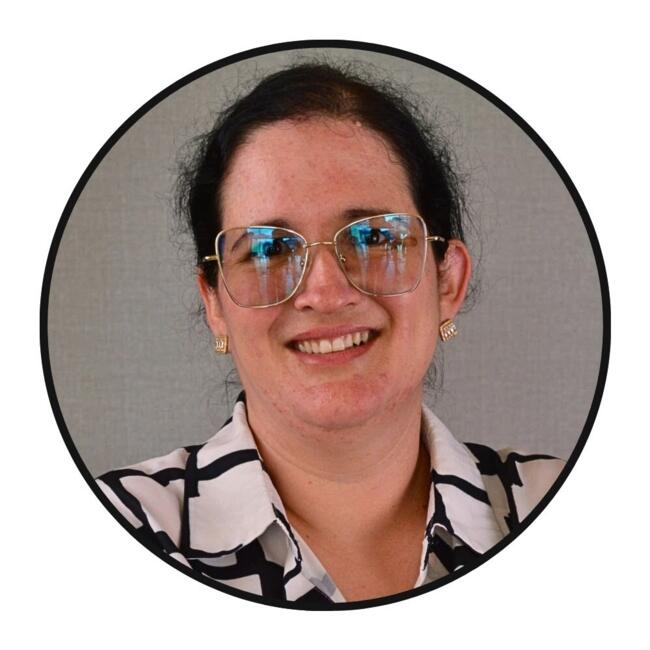 Babysitter in Porto Belo: Tássia