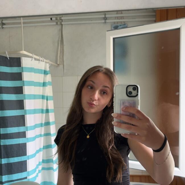 Babysitter in Tours: Anna