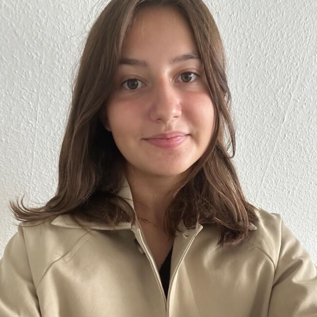 Babysitter in Lyon: Olivia